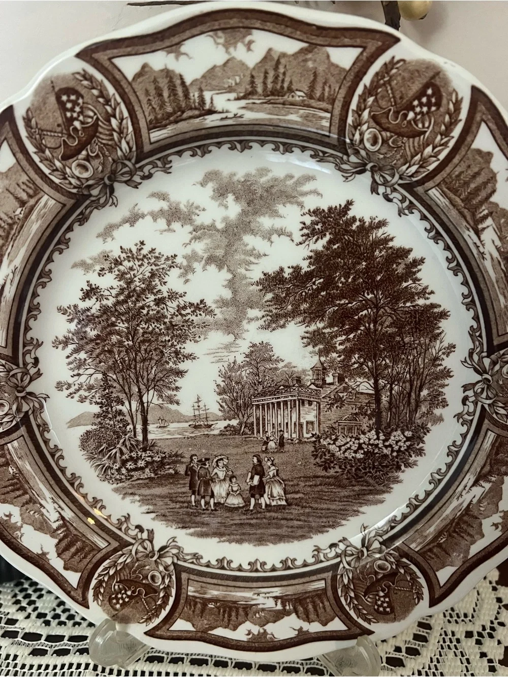 Ironstone J & G Meakin Americana; Brown and White Ironstone Dinner Plate; Englan